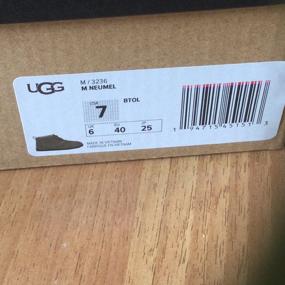 Ugg m/3236 m neumel size 7 - Picture 2 of 9